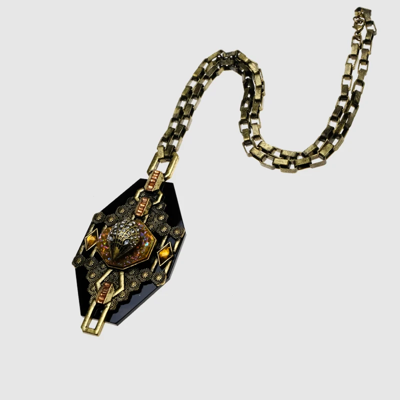 

Amorita boutique vintage Crafty bird's head necklace