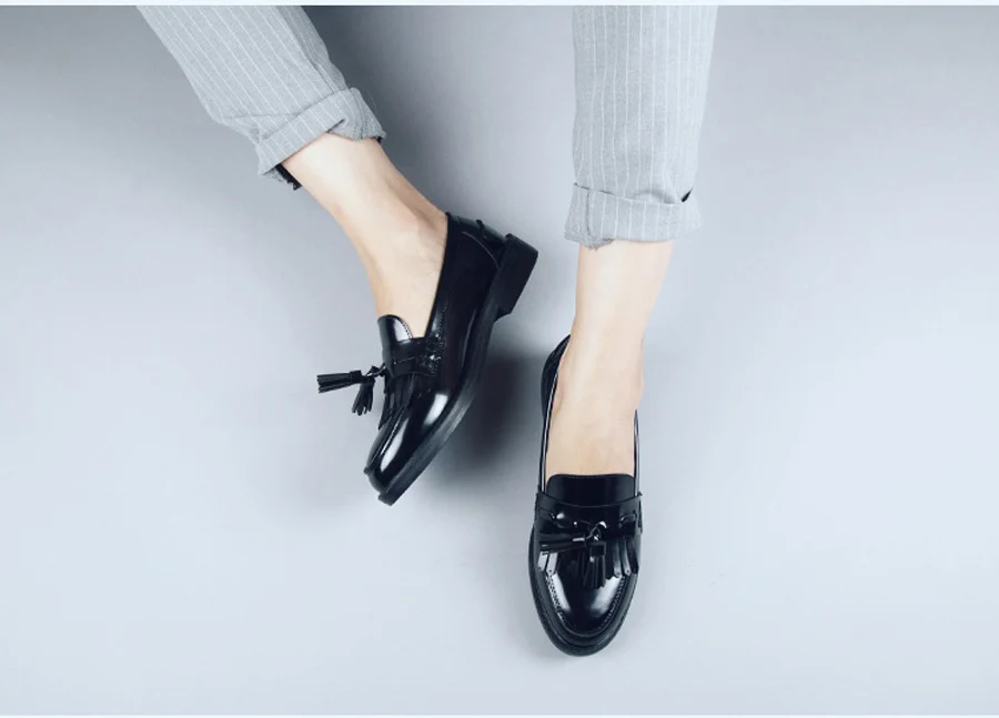 E TOY/женские туфли-оксфорды; высококачественные женские туфли на низком каблуке; модные туфли из лакированной кожи с кисточками и острым носком на плоской подошве; слипоны