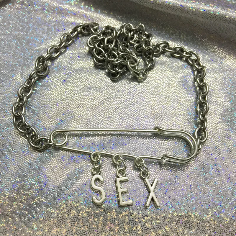 Индивидуальное DIY ожерелье с первоначальным буквенным принтом в стиле рок, панк, безопасная булавка, Угловое колье, 3 или 5 слов, заказное ожерелье, подвеска, подарки