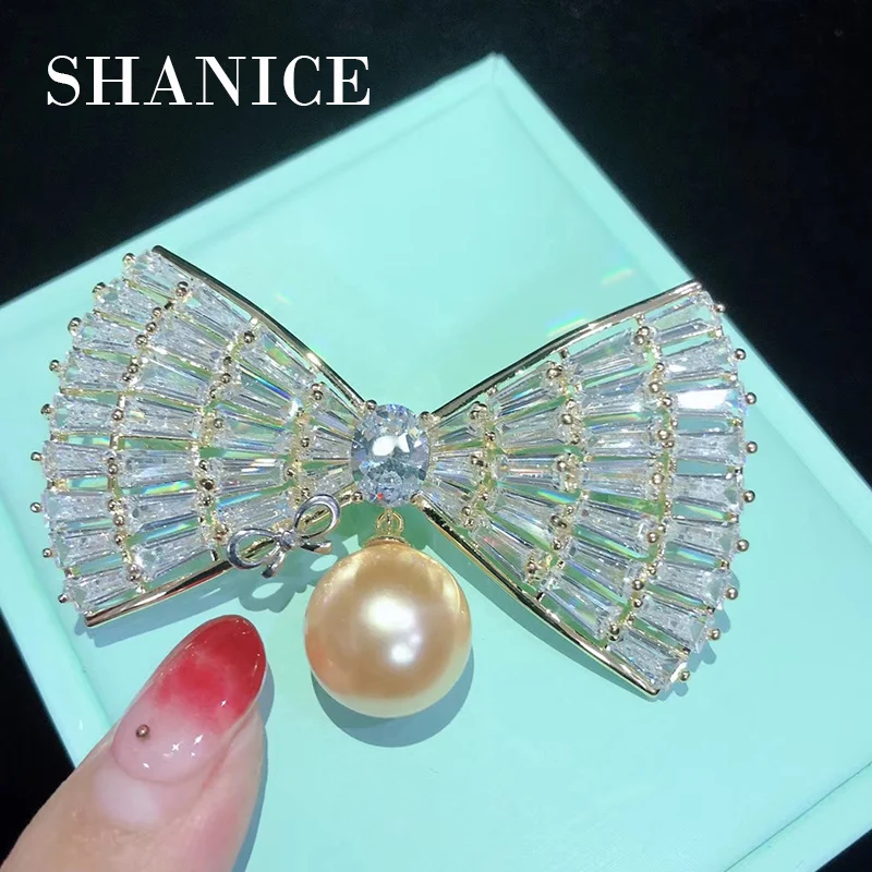 

SHANICE Bling Crystal CZ Victorian Bow Brooch Pin Full Tinny Clear CZ Pave Antique Bowknot Scalf Pins Jewelry Sweaters Brooch