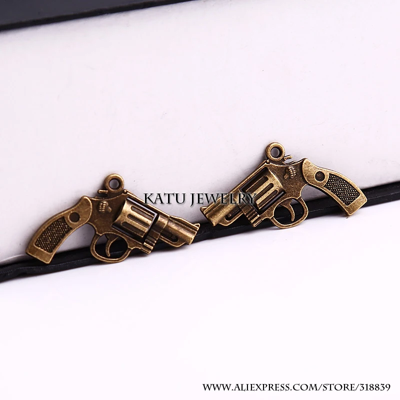 Antique Brass Metal Cameo Revolver Charms for Jewelry Making Diy Zinc Alloy Weapons Gun Pendant Charms 20pcs/lot C8951