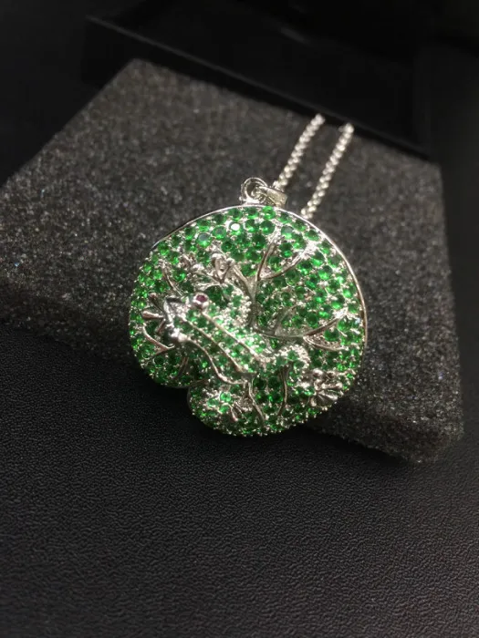 

Ms color frog prince stereo luxury jewelry necklace nifty little frog on a lotus leaf