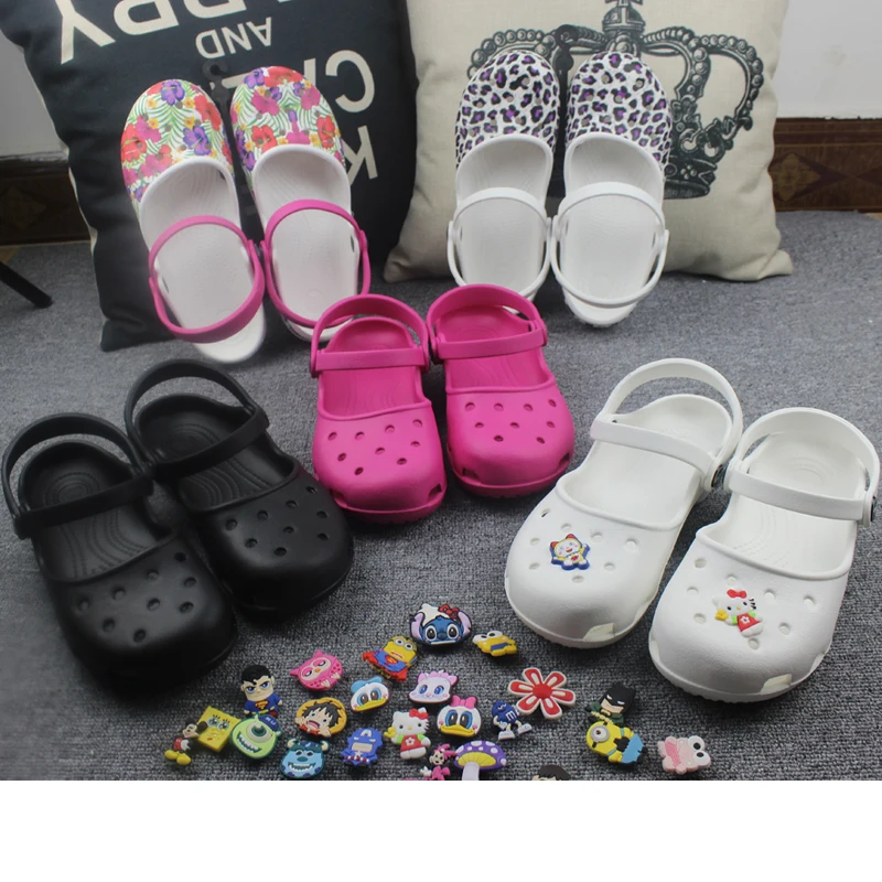 Новые летние детские туфли сабо с милым цветочным принтом; садовые сандалии; тапочки для мальчиков и девочек; домашние туфли-сабо C9-J2
