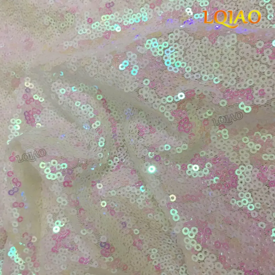 

Wholesale 50 Yards Color Changing White Sequin Fabric High Quality 3mm Sequin Fabric for Sequin Backdrop Wedding Decoration DIY