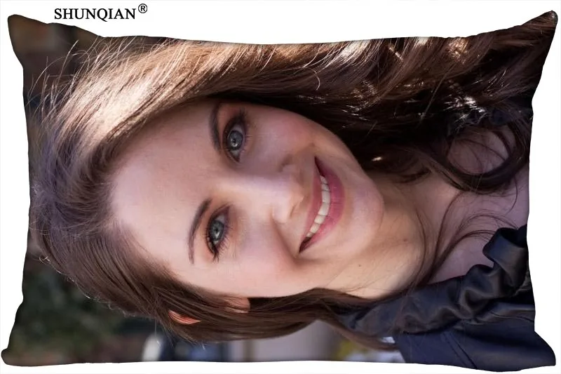 

Custom Alison Brie Pillowcase Charming Actor Pillowcase Covers Standard Size 20x30 Inch More size