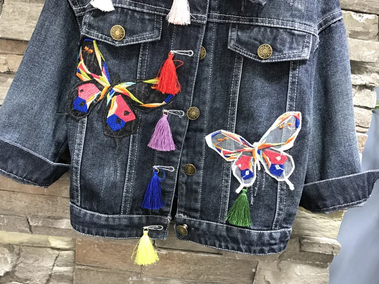 Весна для маленьких девочек Джинсовая куртка с вышивкой верхняя одежда с бабочками для девочек модная повседневная куртка детская джинсовая одежда; Джинсовая куртка для девочек