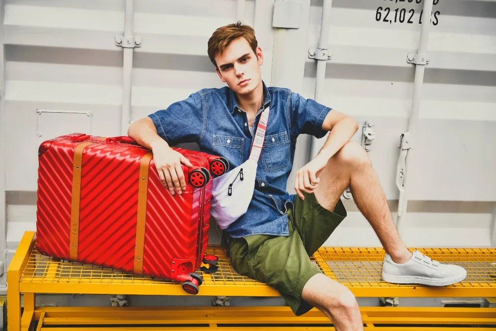 

Latest Aluminum Frame Pulling Box Universal hot sale travel luggage bags PC high quality trolley bags20/22/24/26/29 luggage sets