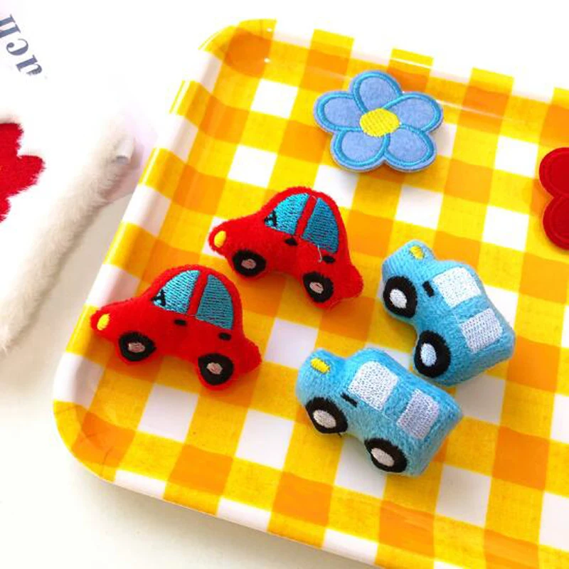 

Plush cartoon blue/red car brooch Korean lovely Creative handmade felt cute badge sweater decoration plush toys