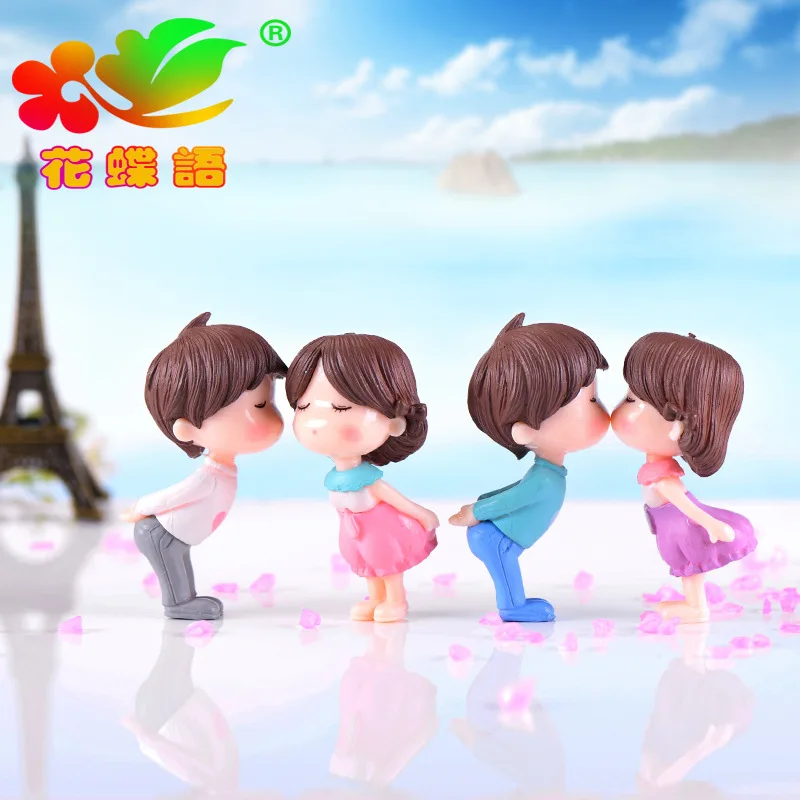 

PVC Cute Boy and Girl Lovers Kiss Wedding Dolls for Home Decor Romantic Couples Figurines Fairy Garden Miniatures Ornaments