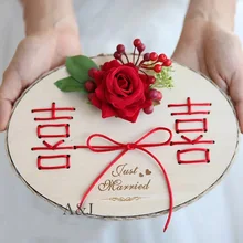 1 шт много персонализированные древесины подносителя колец Держатель Годовщина Обручальное реквизит для свадебных фотографий Брак День пользовательские кольцо Подушка