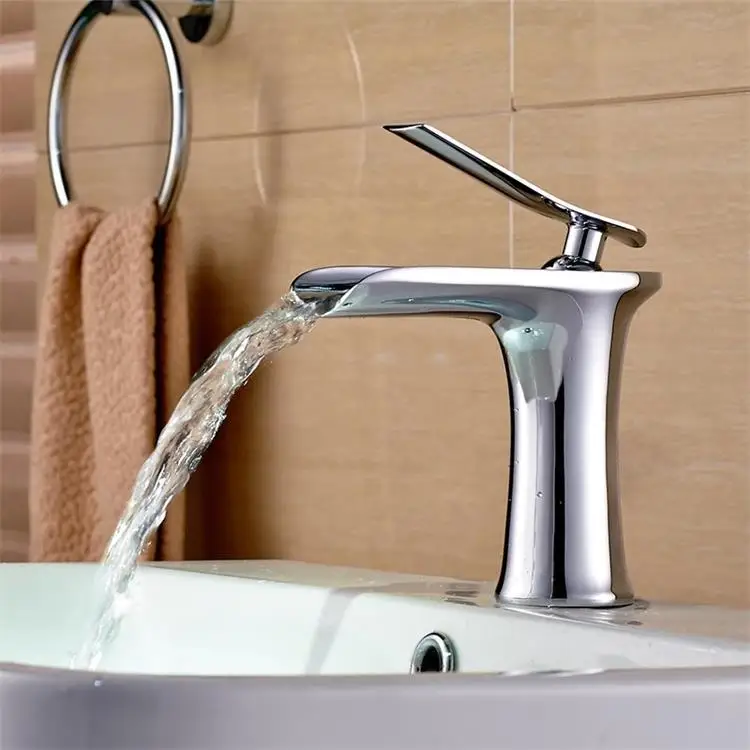 1pcs New Electroplated Basin Faucets Bathroom Tap Basin Mixer White Sink Faucet Tap Single-hole Waterfall Faucet Brass Mixer - Цвет: silver short