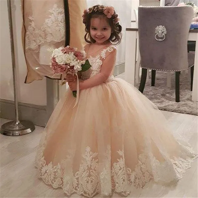 

Vintage Flower Girl Dress with Beading Belt Lace Appliques Illusion Back Covered with Buttons Kids Prom Dress Puffy Vestidos