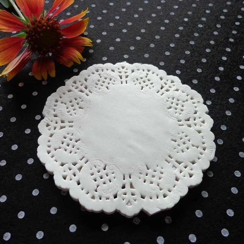 200 Pcs Eco-Friendly Grease-Proof White Paper Doilies for Party Wedding Christmas Table Decorative Cake Holder