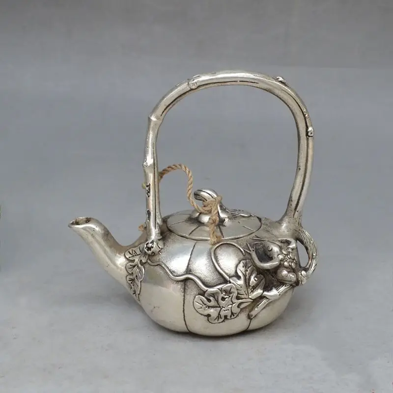 

Exquisite Miao Silver Animal Frog Melon Auspicious Statue Wine Tea Pot Flagon