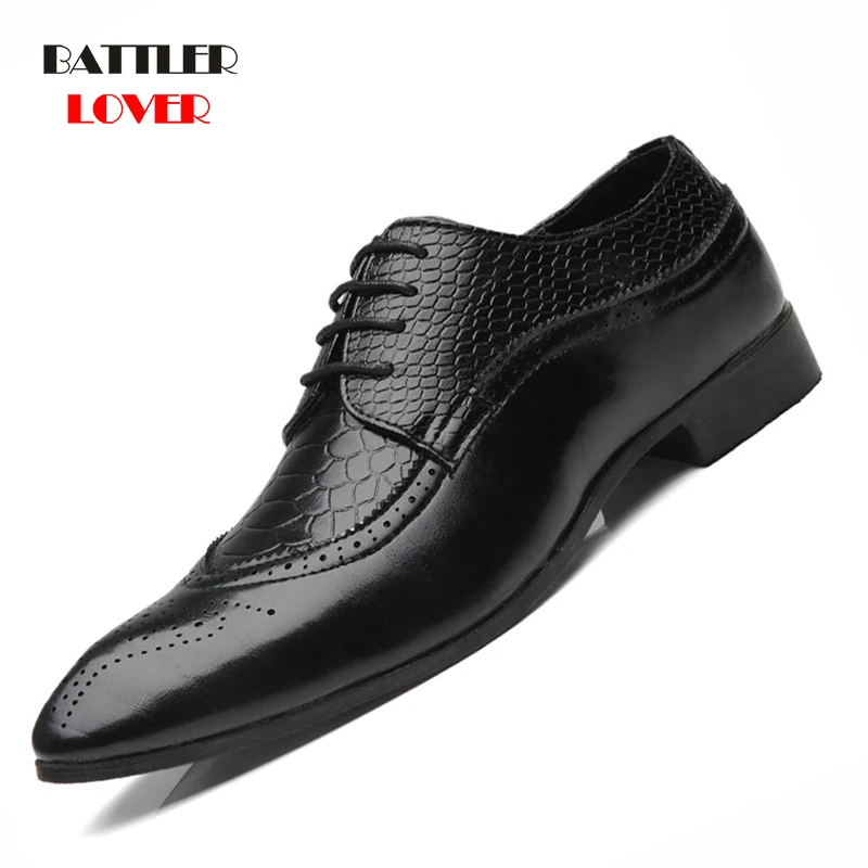 2019 New Arrival British Style Men Classic Business Formal Shoes Pointed Toe Retro Bullock Design Hombre Mens Oxford Dress Shoes