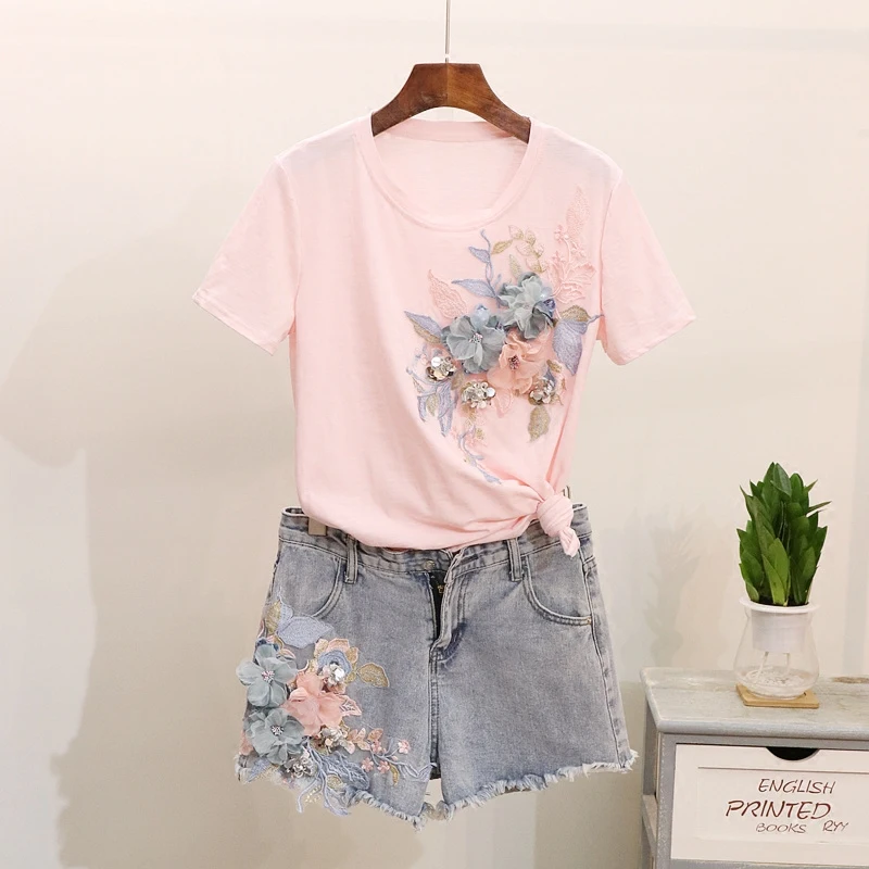 

Summer 2018 Woman Fashion Three-dimensional Flowers Embroidered with Sequins Short Sleeved T-shirt + Denim Shorts Sets