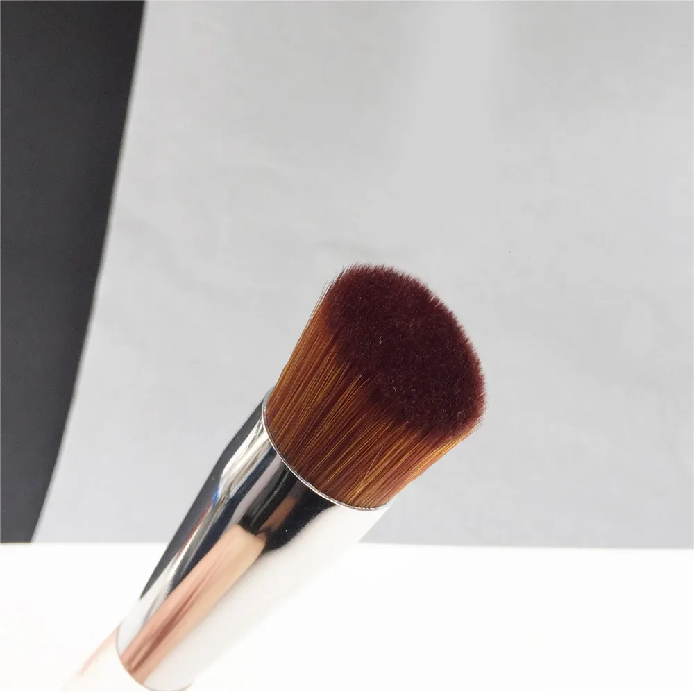 Trish McEvoy WET DRY EVEN SKIN FACE BRUSH _ 5