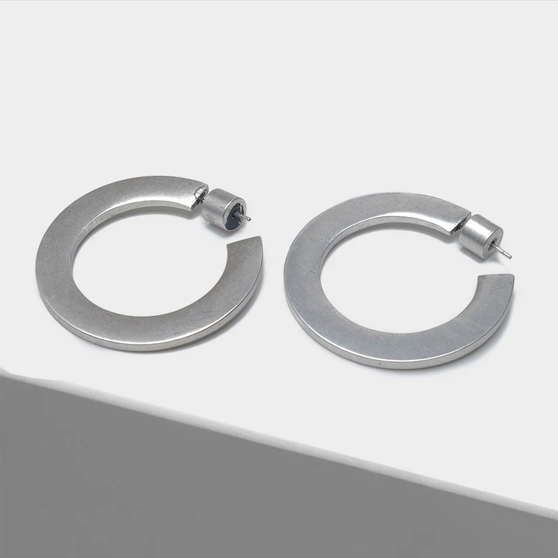 

Metallic round small circle stylish earrings
