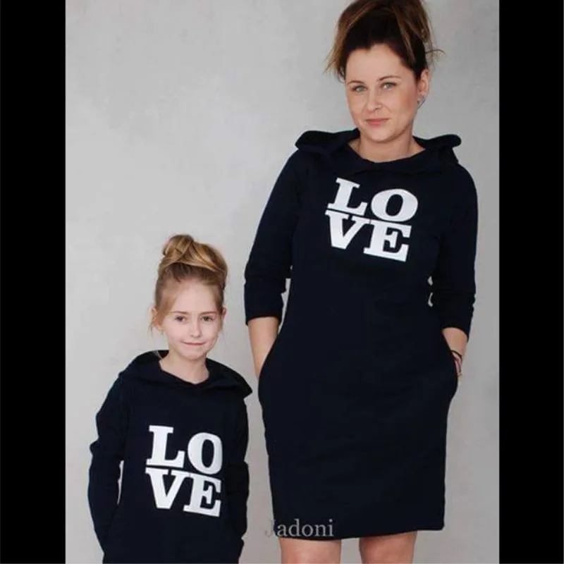 

Family Sweaters LOVE Long Sweatshirts for 2018 Autumn Winter Mother and Daughter Clothes Outfits Mother Daughter Dresses Black