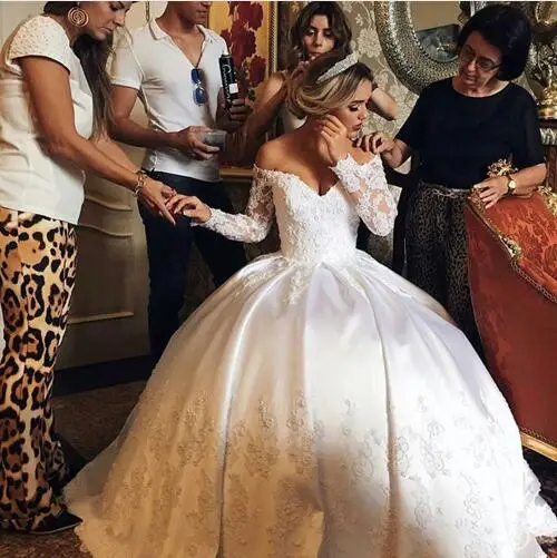

Arab Lace Wedding Dresses Long Sleeve Ball Gown Floor Length Off the Shoulder Church 2019 Bridal Dress Satin Pearls wedding gown