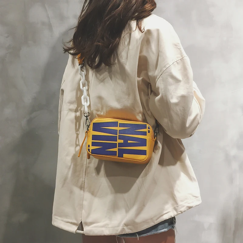 

Chic chain small bag fairy 2019 summer new wild small square bag wide shoulder strap shoulder Messenger phone bag