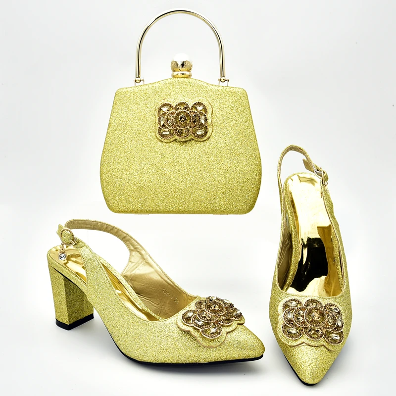 Новое поступление Итальянская обувь с С сумочкой в одинаковом стиле в комплекте декорированные стразы сумка и обувь в итальянском стиле; женские Босоножки на каблуке - Цвет: Золотой