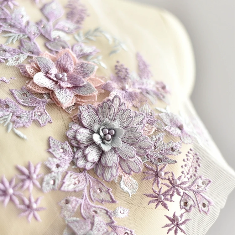 кружево расшитое бисером. вышивка цветов на фатине. кружевная вышивка. кружево на сетке. вышитое кружево.