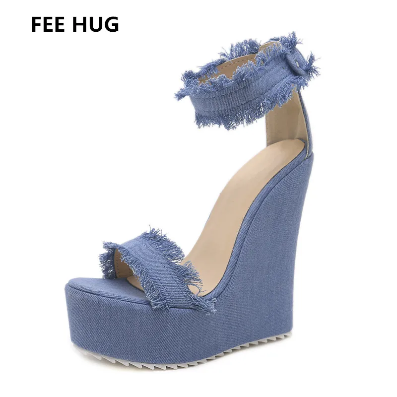toe hugging shoes