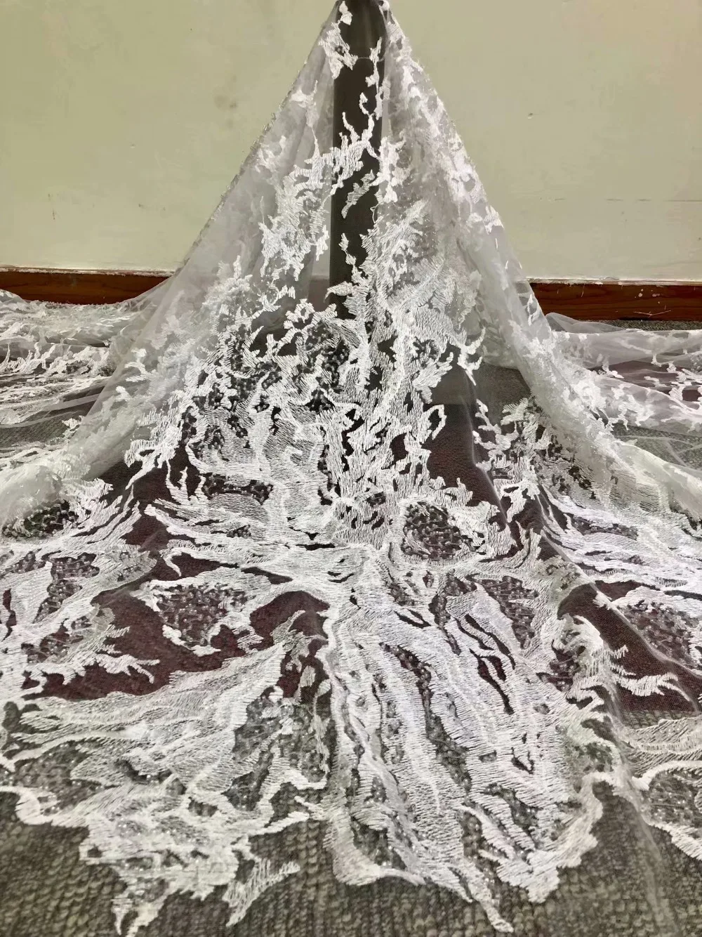 

Best Selling white Dress Eveving Party, 3D Fabric Latest African Laces 2018, Handmade Beaded Lace Fabric