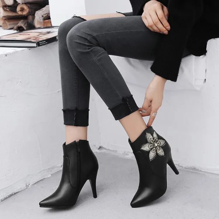 

Big Size 11 12 13 14 15 Euro-American style simple pointed high heel Embroidery Flower side zipper boots