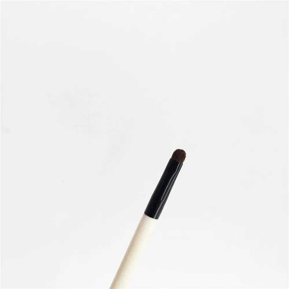 Bobbi Brown Lip Brush _ 2