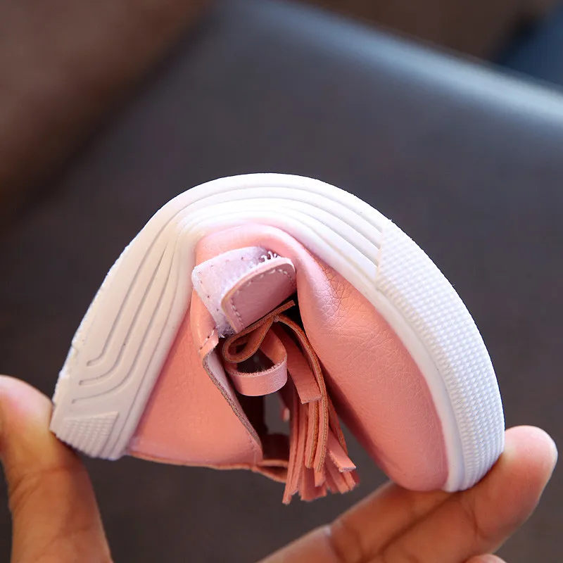 التجزئة 2019 حذاء للأطفال لينة جلد حذاء للأطفال أزياء الفتيات جميل شرابة حذاء كاجوال حجم 21-30