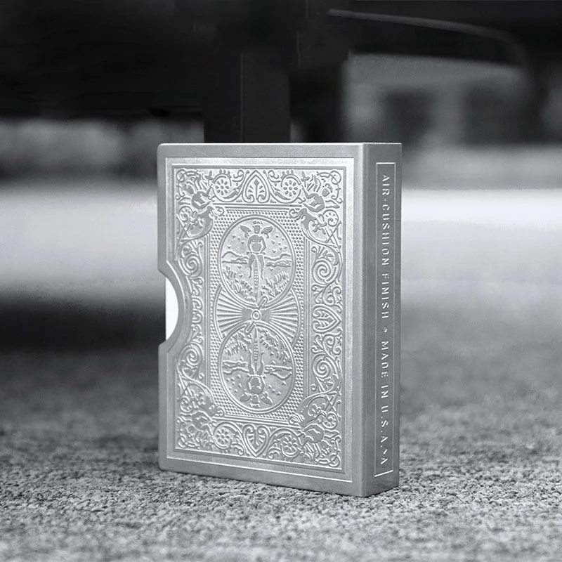 

Stainless Steel Engraved Version Card Clip Playing Card Metal Holder Magic Tricks for Protect Poker