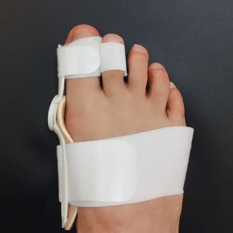 2 шт. большой носок устройство Bunion выпрямитель 2 отверстия Hallux вальгусные подтяжки коррекция носка от боли в ногах уход за пальцами ортопедический - Цвет: Бежевый