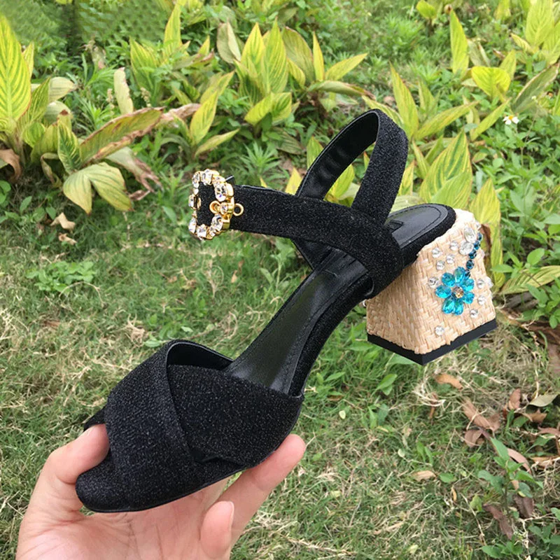 Украшенные цветком из страз, Римские сандалии Для женщин Стразы на высоком каблуке Bling bling крест-накрест взлетно-посадочной полосы дизайн, летние свадебные туфли для женщин