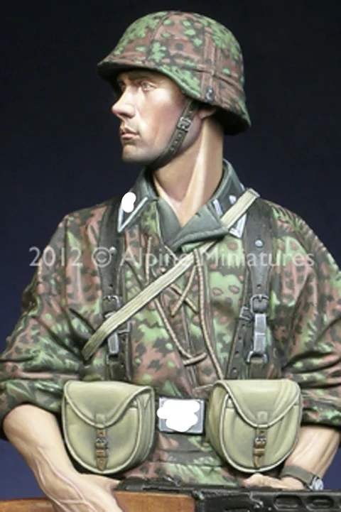 

1/16 Totenkopf Grenadier, with 2 different heads, Resin kit Figure Soldier GK, Military theme of war II, Uncoated No colour