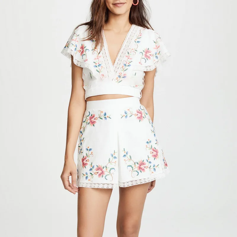 

2019 Summer Sweet V Neck Hollow Out Bandage Crop Top+wide-leg Short Cotton 2 Piece Outfit Runway Floral Embroidery Two Piece Set