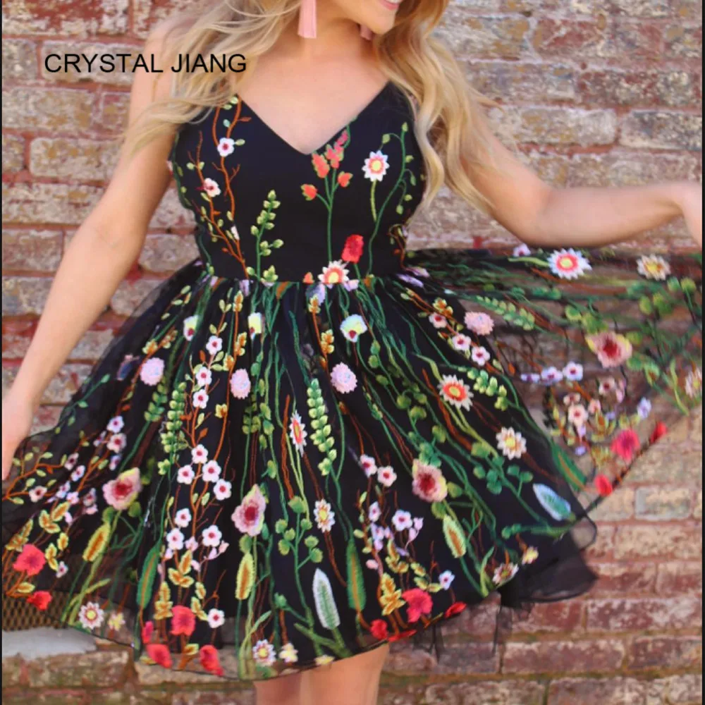 

CRYSTAL JIANG 2018 Cocktail Dress Sexy V Neck Spaghetti Straps Natural Waist A Line Floral Embroidery Cocktail Party Dresses