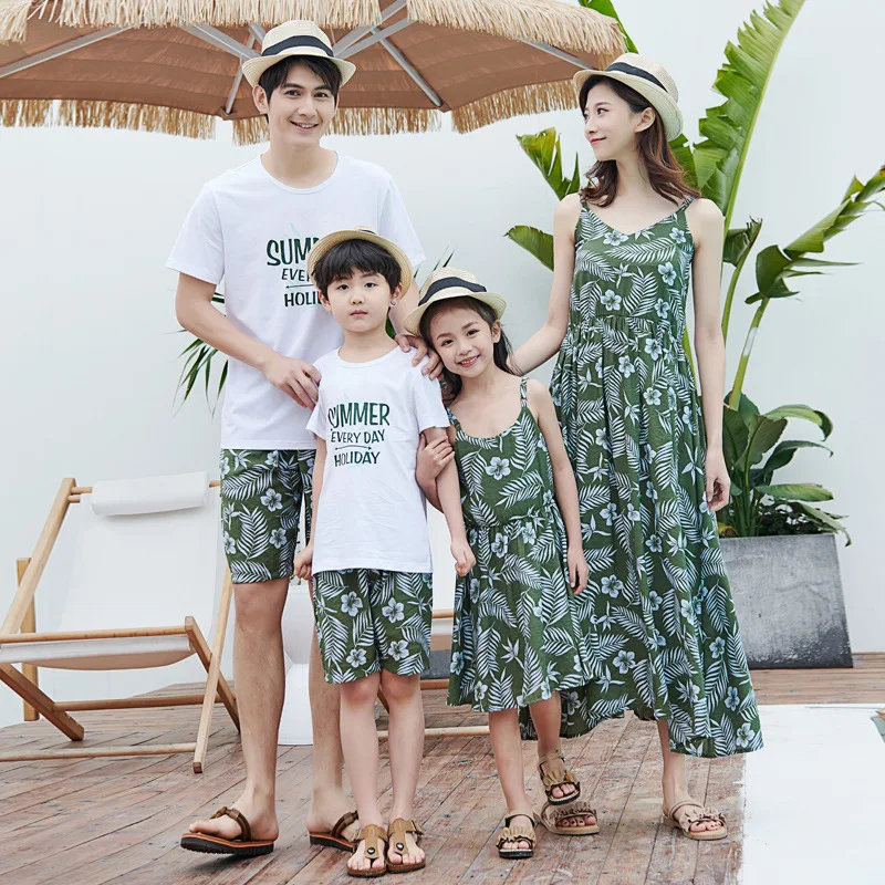 

Father and Son T-shirts Clothing Sets Mother Daughter Dresses Wedding Clothes Bohemian Style Girls Long Dress Boy Outfits Family