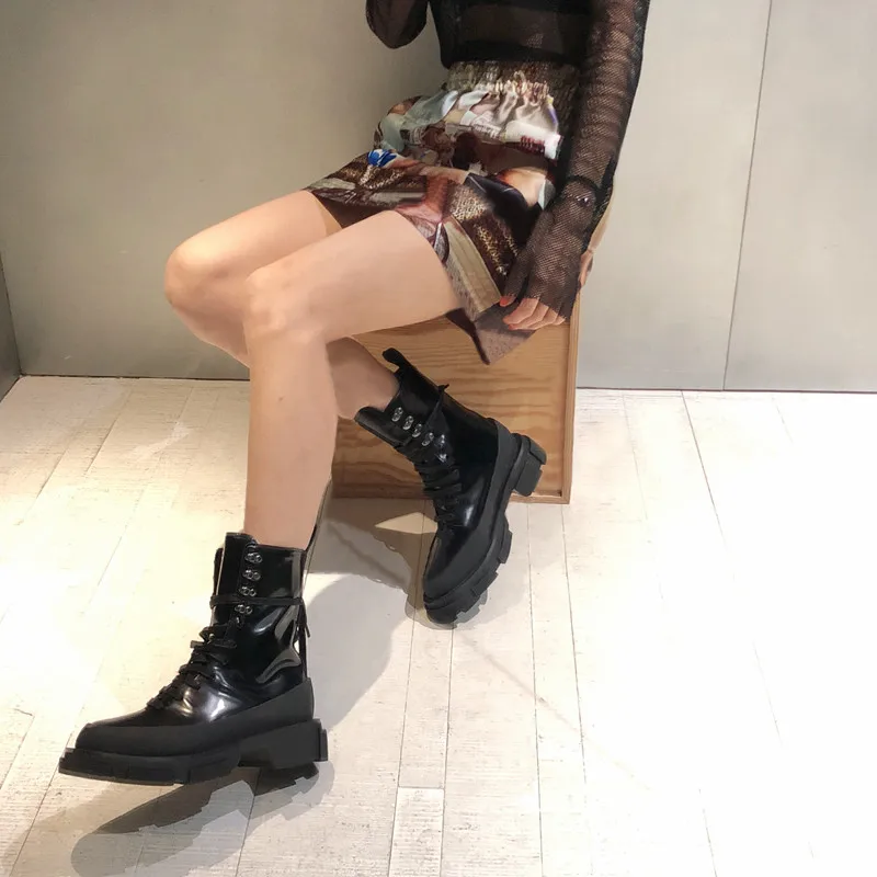 Новая женская обувь на шнуровке в стиле панк Ботинки martin на высоком каблуке ботинки с круглым носком обувь на толстом каблуке Модные бархатные ботинки в стиле милитари