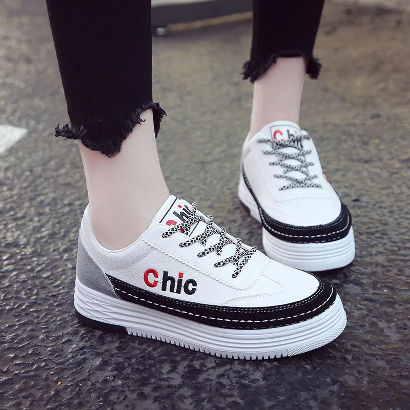 

2018 new thick-soled white shoes women mosaic line casual shoes.