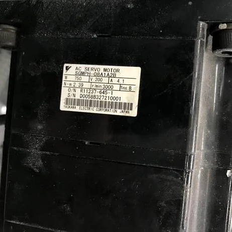 

AC Servo Motor SGMPH-08A1A2B Used & Tested Working SGM04V3B4