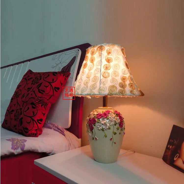 Европейские страны деревенский керамический цветочный Спальня тумбы настольные лампы Роза Ткань абажур Гостиная настольная лампа свадебные подарки