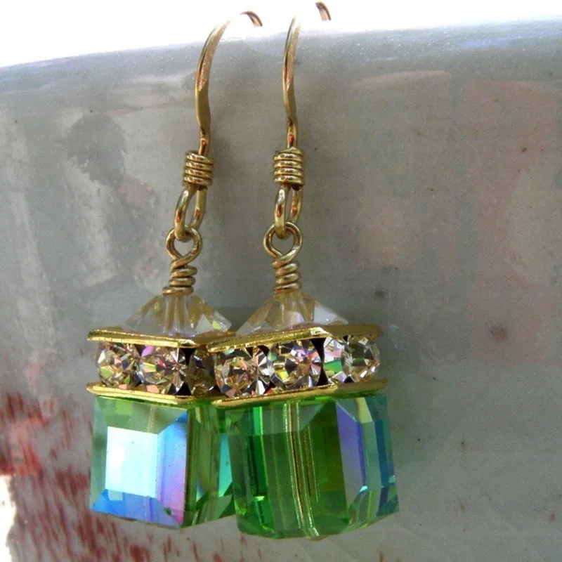Новинка 1 пара Boho стилей серьги инкрустированные куб серьга с зеленым камнем ювелирные изделия для Для женщин Обручение свадебный подарок на день рождения