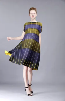 

FREE SHIPPING Fashion miyake brand design fold a word brought the dress with short sleeves IN STOCK