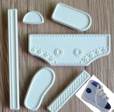 

Luyou 1Set Baby Shoes DIY Cake Fondant Mold Cut Sneaker Fondant Cake Decorating Baking Tool Mould Cake Tools Accessories FM1741