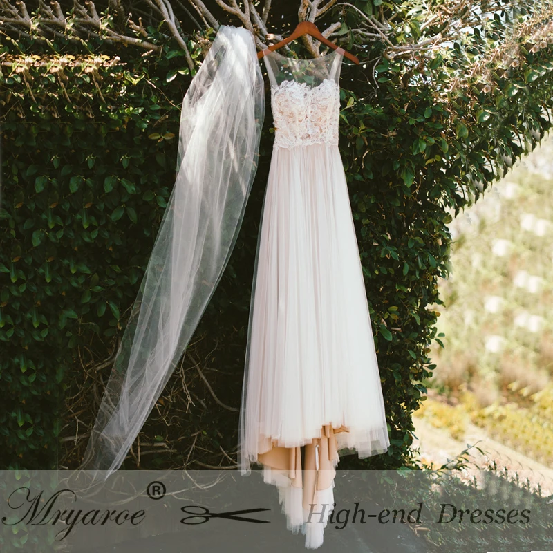 Elegant Bohemian Dress 2017 Scoop Illusion Neck Lace Appliqued A Line Flowing Tulle Rustic Forest Wedding Dresses (2)