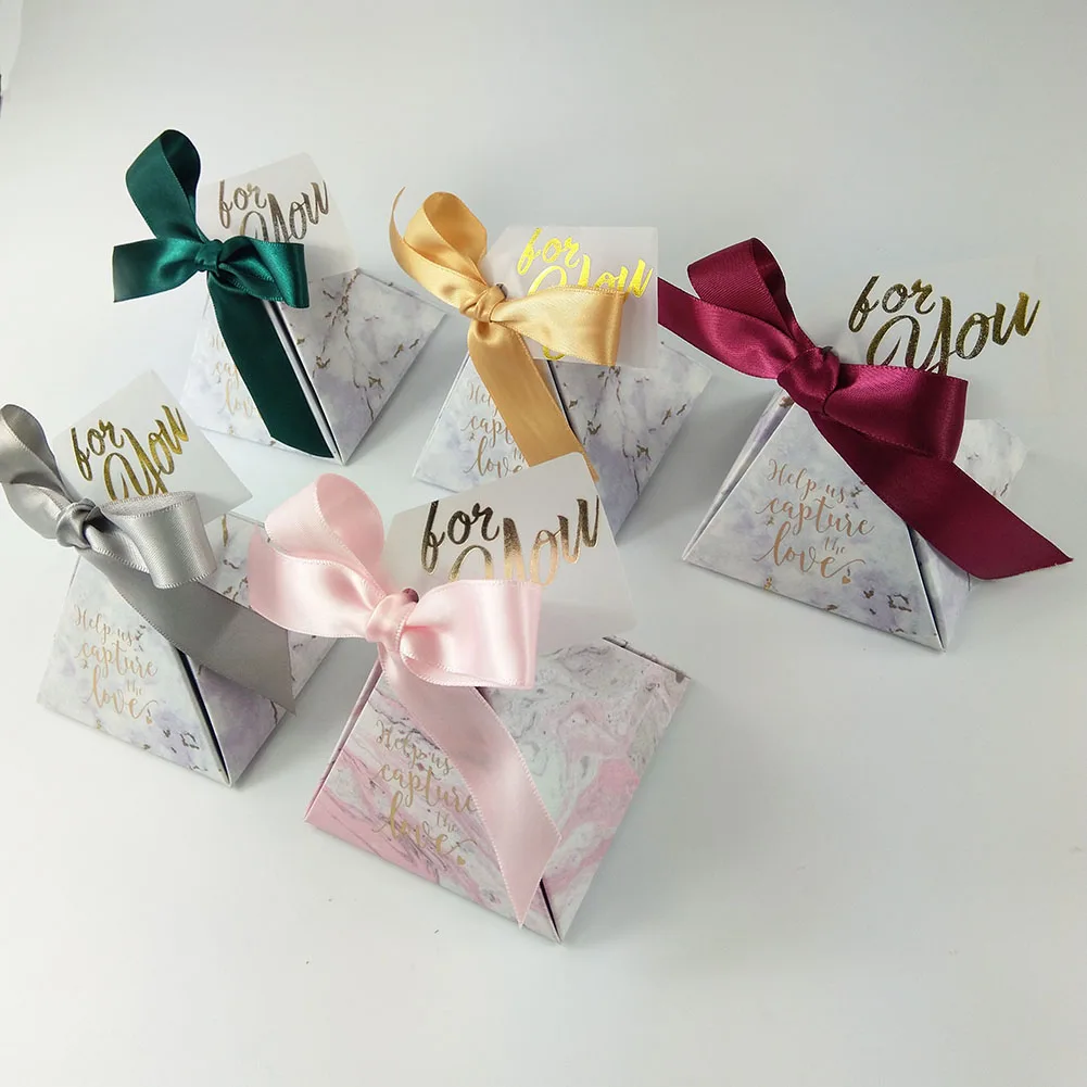 

New Gray Pink Triangle Paper Candy Box with Different Colors Ribbons Wedding Favor Gift Boxes Gift Bags for Baby Shower Party