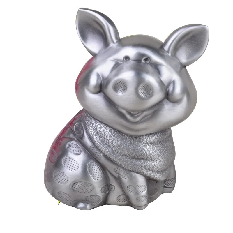год металлической свиньи. бронзовая свинья. хрюшка из металла. поросенок из металла. металлический кабан.