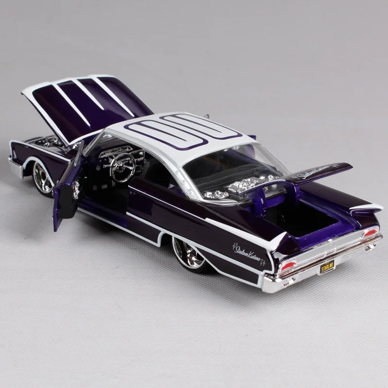 Maisto 1:24 1960 Ford Outlaws Starliner литой модельный автомобиль игрушка Новый в коробке
